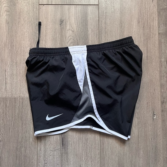 Women Nike Dri fit shorts - Picture 1 of 7